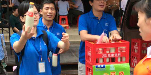 半岛网页版豆奶集体“送奶”行动